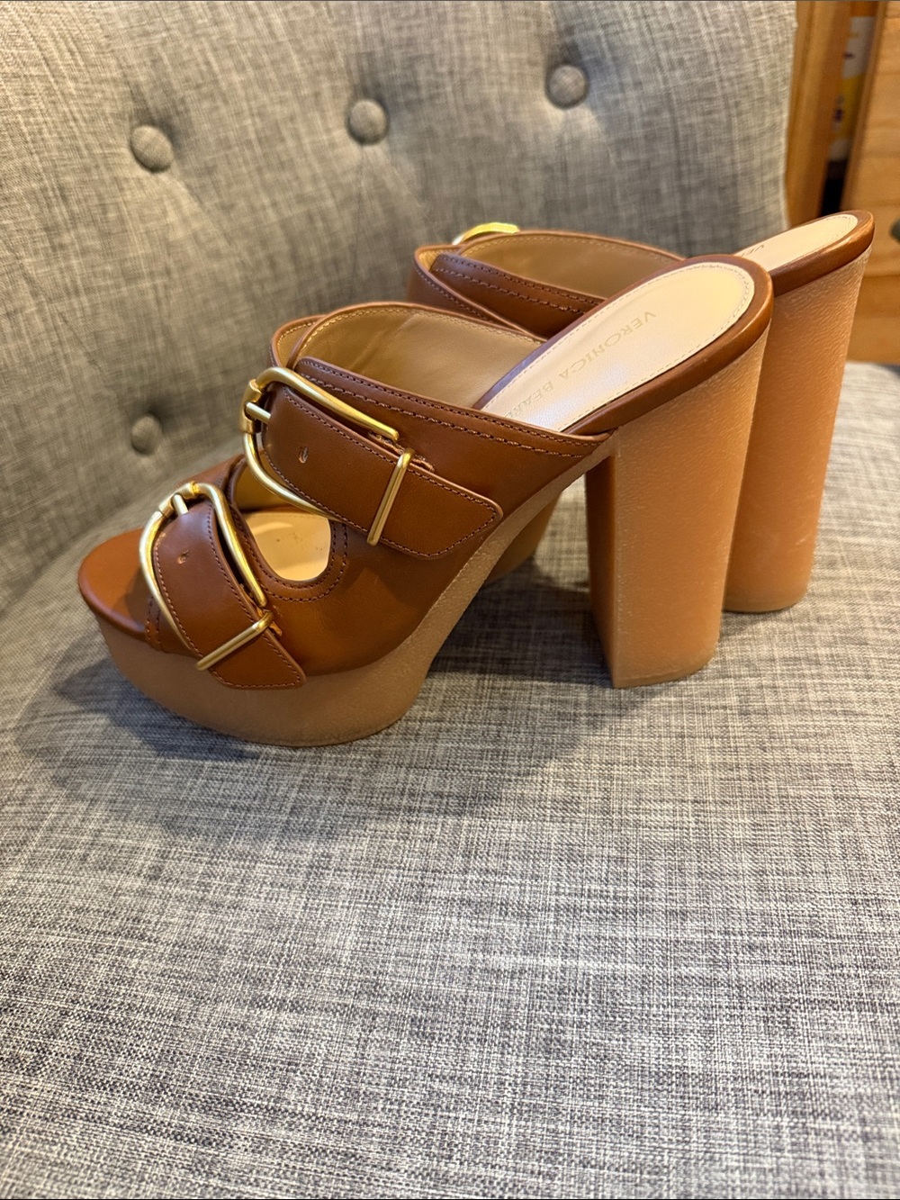 Veronica Beard Tan Leather Dual-Buckle Platform Sandals - 7.5 - Picture 3 of 4